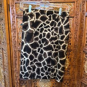 Elie Tahari Women’s Giraffe/Animal Print Lined Pencil Skirt
